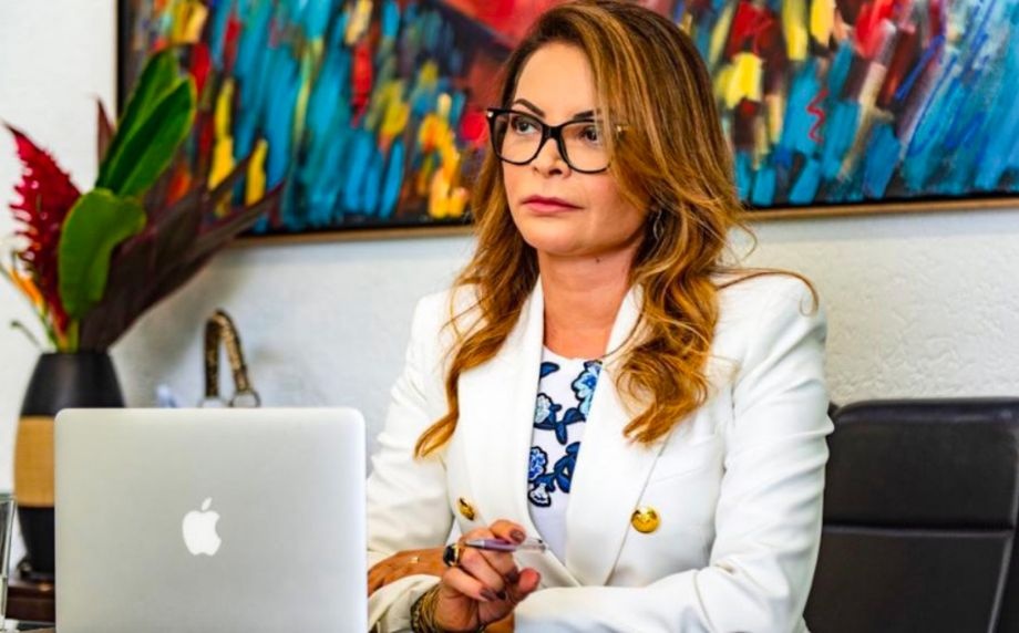 Falsário utiliza nome de primeira-dama para aplicar golpes