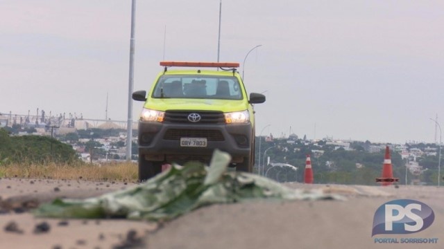 Veículos de carga e automóvel se chocam na BR-163 em Sorriso