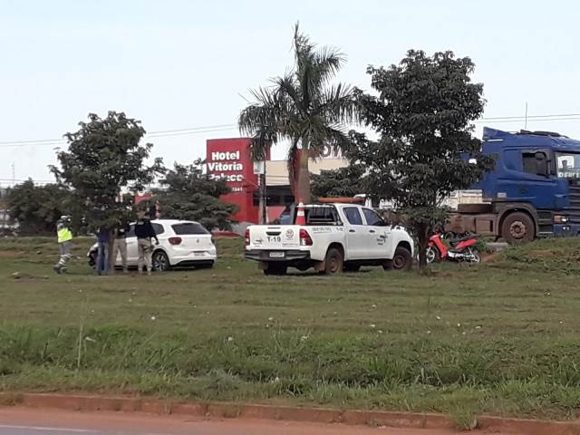 Carro colide em moto na BR-163 em Sinop