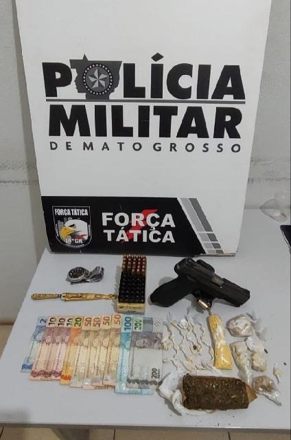 Homem é preso com porções de drogas e arma de fogo