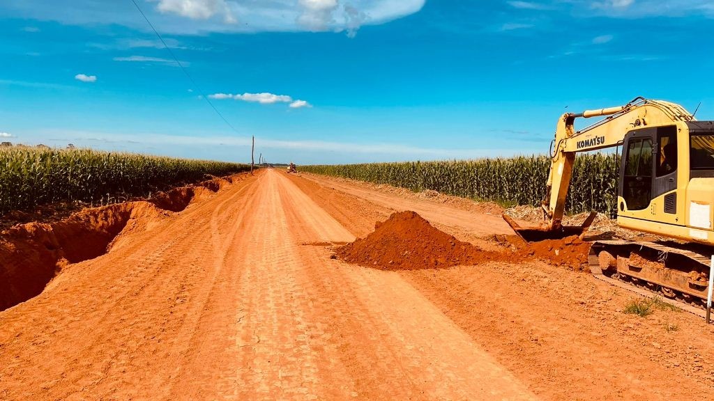 Estrada Edna é levantada e cascalhada; mais de 10 estradas foram recuperadas em 30 dias