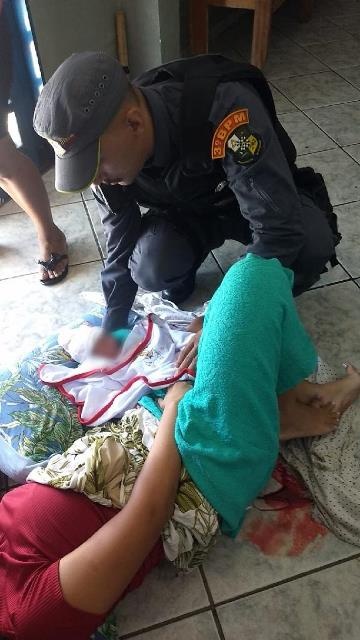 Policiais militares auxiliam mulher em trabalho de parto em Cuiabá