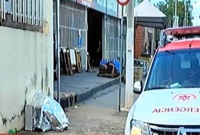Andarilho é encontrado morto ao lado de distribuidora de bebidas