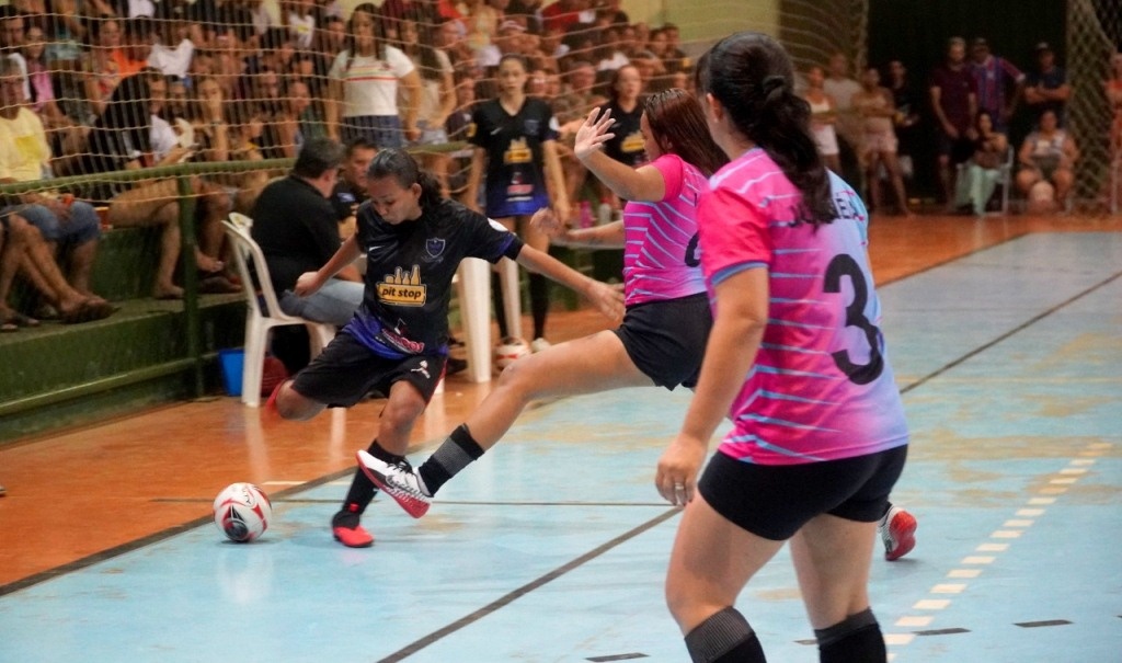 Jogos emocionantes marcam as finais do Futsal em Santa Carmem