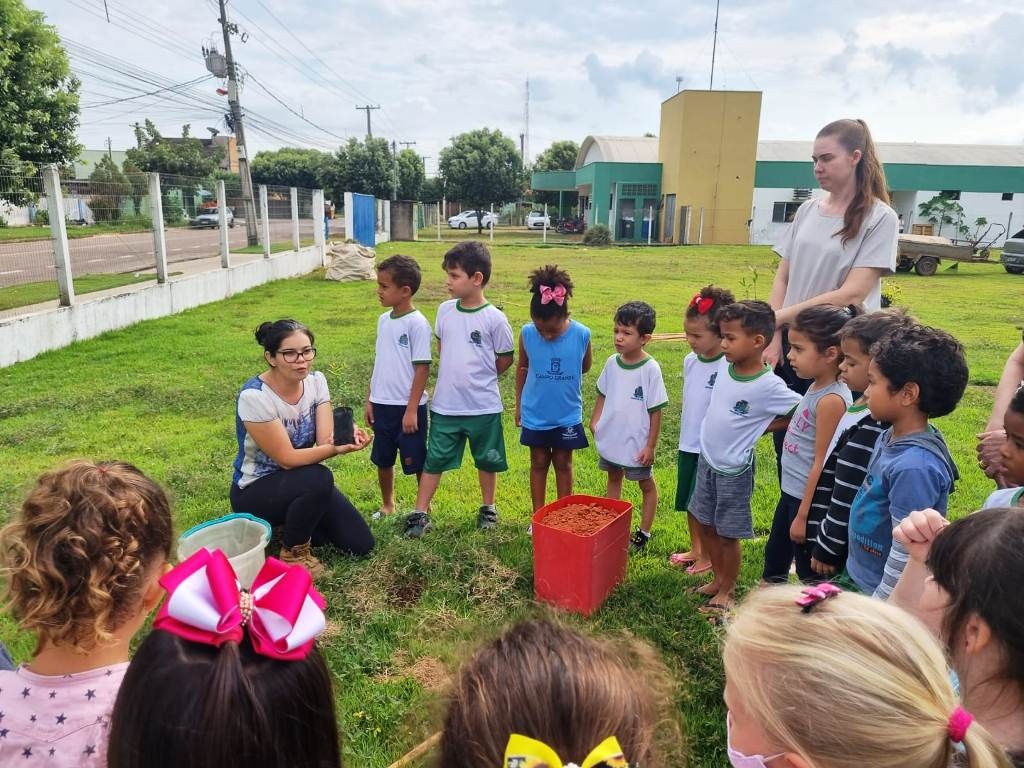 Meio Ambiente promove arborização de escola infantil em Sinop