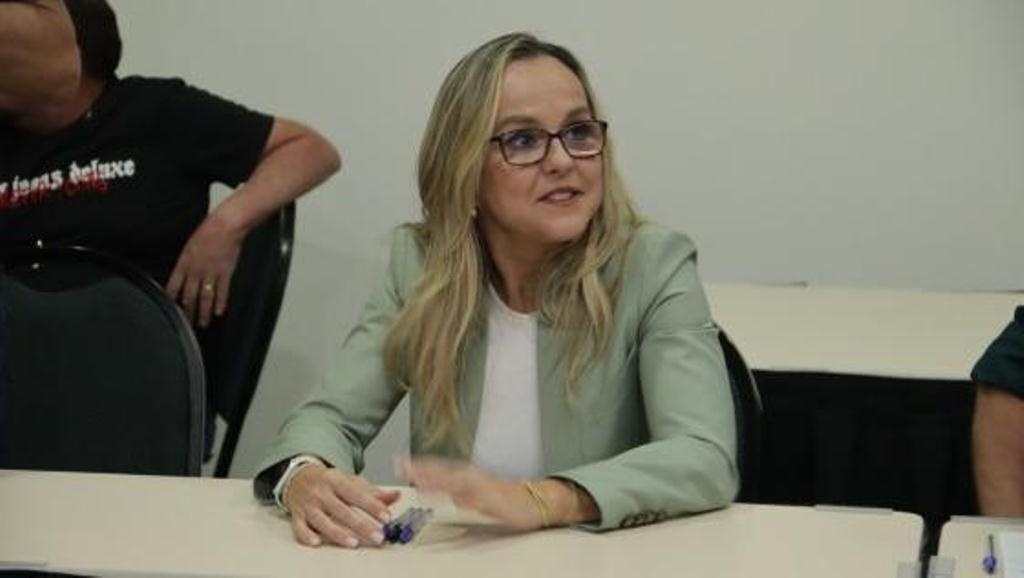 Natasha Slhessarenko nega aliança com PT e defende neutralidade