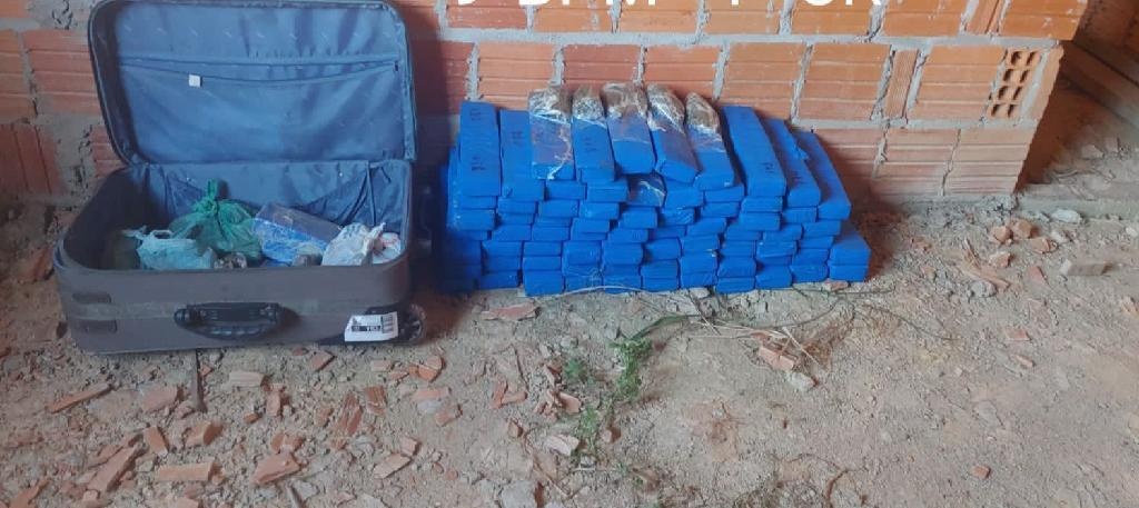 Polícia Militar apreende 80 quilos de maconha em construção abandonada em Cuiabá