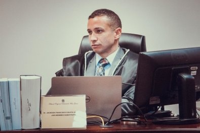 Bolsonaro reconduz advogado para mais 2 anos ao cargo de juiz do TRE
