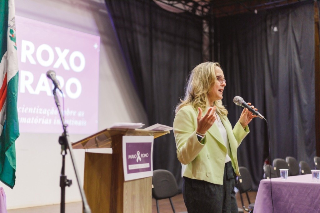 Natasha Slhessarenko ministra palestra em Sinop para mulheres