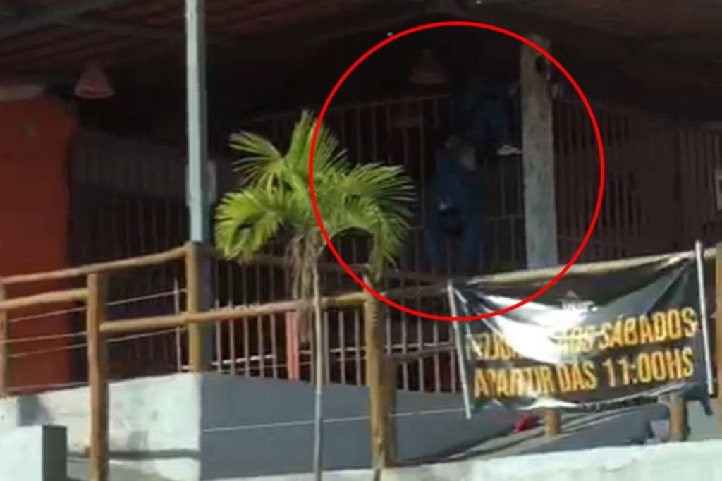 Necropsia de homem morto em grade de restaurante ainda não foi concluída