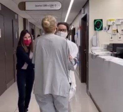 Filha mostra 1ª dama caminhando em hospital; recuperação vai bem