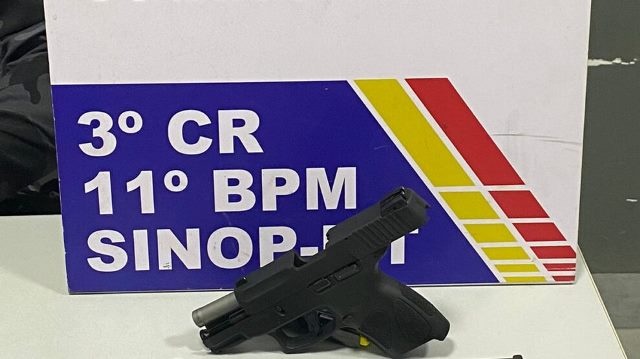 Homem é preso com arma de fogo após denúncia de maus tratos contra criança