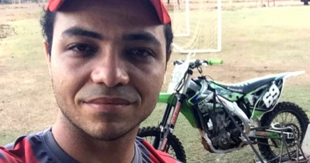 Piloto de motocross morre em queda ao saltar rampa em campeonato