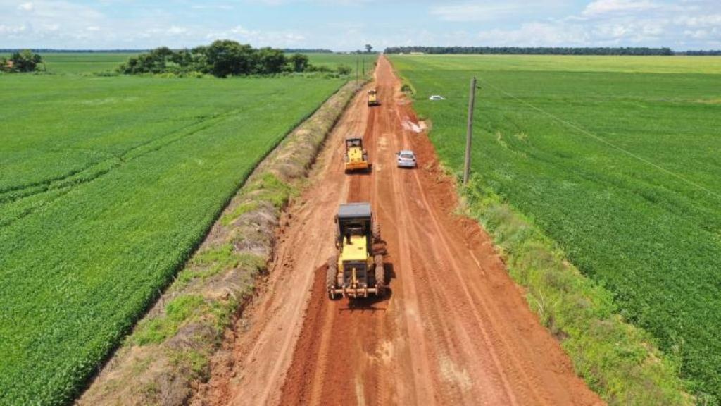 Prefeito promete asfalto nas estradas rurais e um bom arranca safra