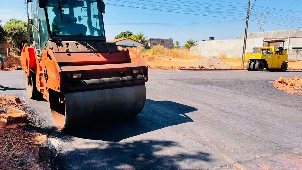 Asfalto do bairro Alto da Glória está na reta final; aproximadamente 90% das ruas já pavimentadas