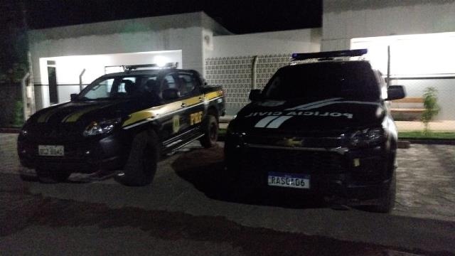 Polícia Civil e PRF apreendem caminhão com madeira irregular na fronteira