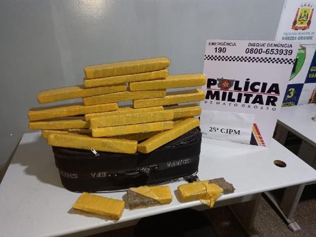 Polícia Militar apreende 20 tabletes de maconha