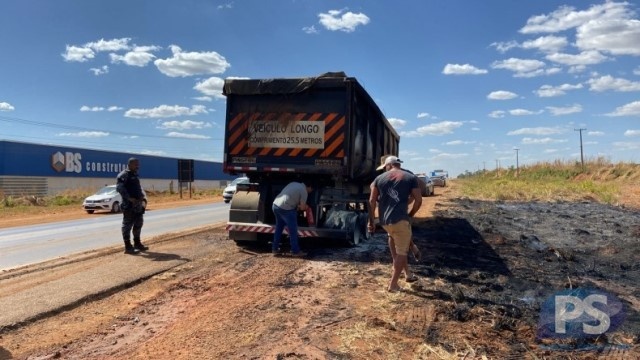 Chamas de carreta que pegou fogo se alastram para lavoura às margens da BR-163