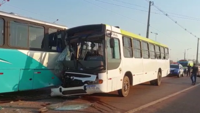 Colisão entre dois ônibus deixa 9 feridos em Sinop