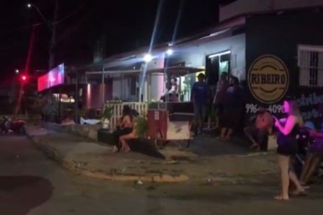 Dupla armada invade bar, mata cliente e deixa outro ferido