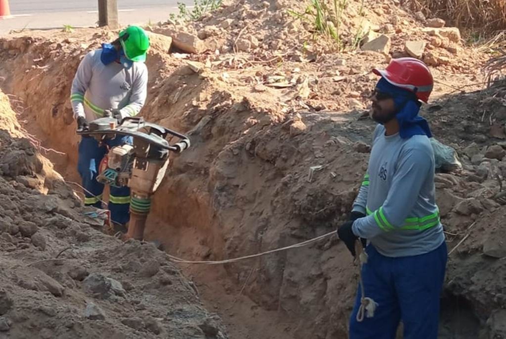Empresa implanta rede de esgoto em 3 bairros