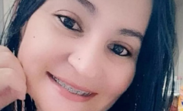 Mulher de 28 anos é morta a tiros na frente do filho