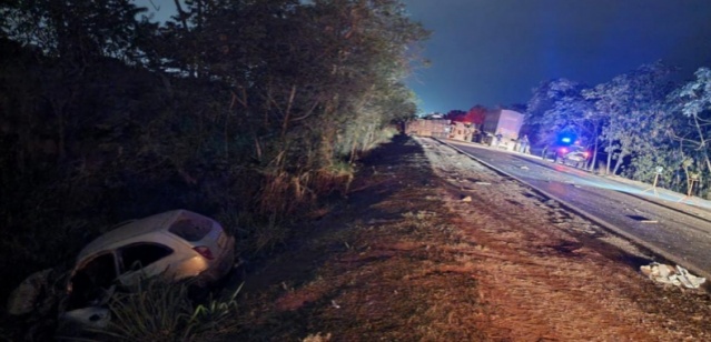 Motorista foge após acidente que deixou homem morto e outro ferido