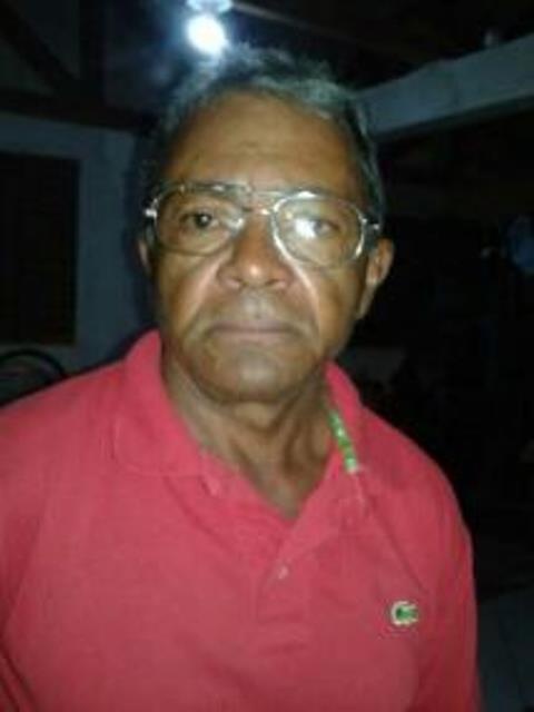 Homem acha amigo morto dentro do banheiro de casa