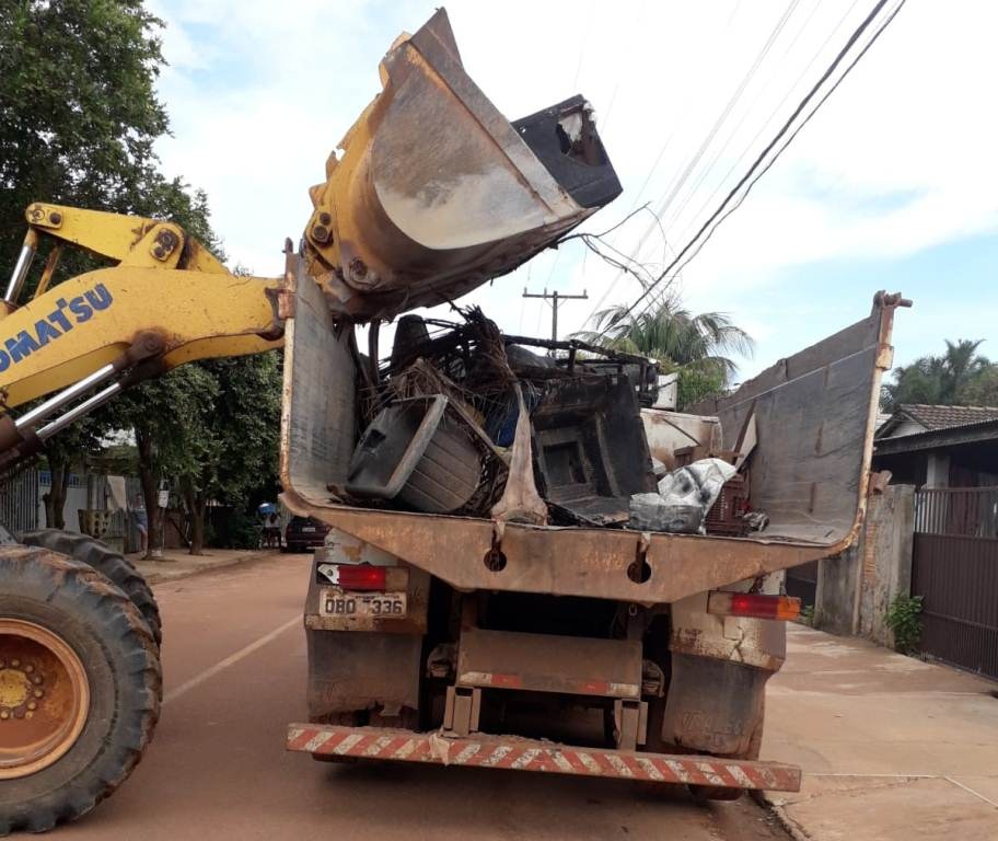 Prefeitura disponibiliza caçambas durante mutirão da dengue