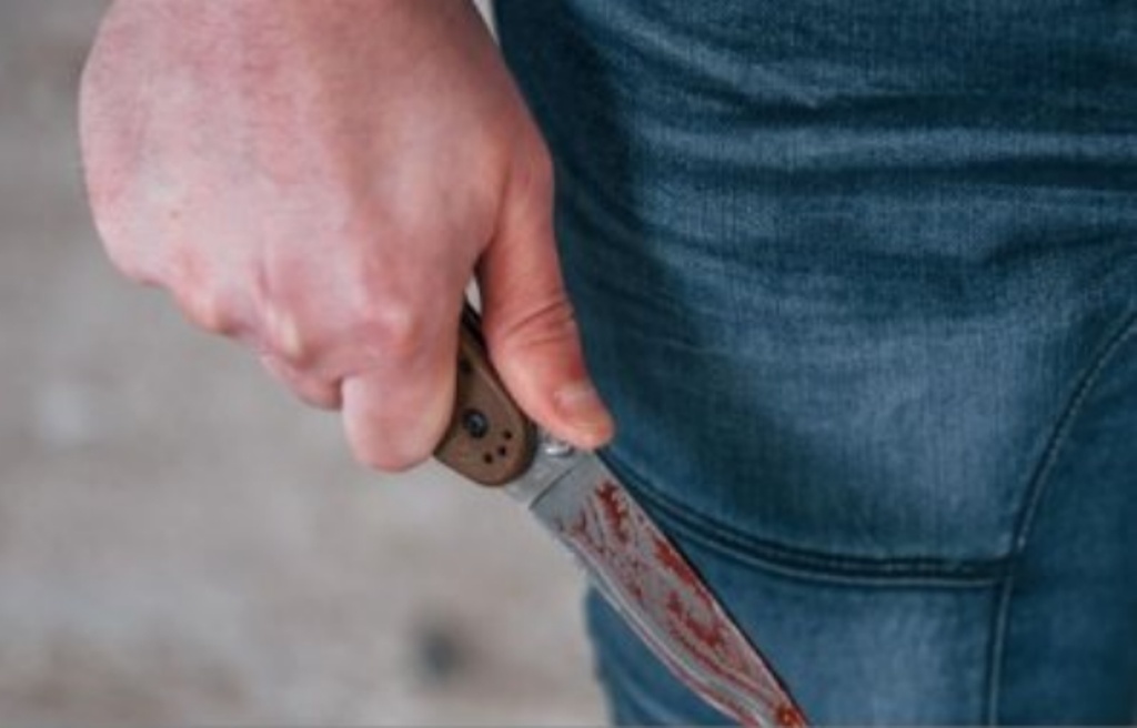 Homem é esfaqueado por ''gordo'' em lanchonete