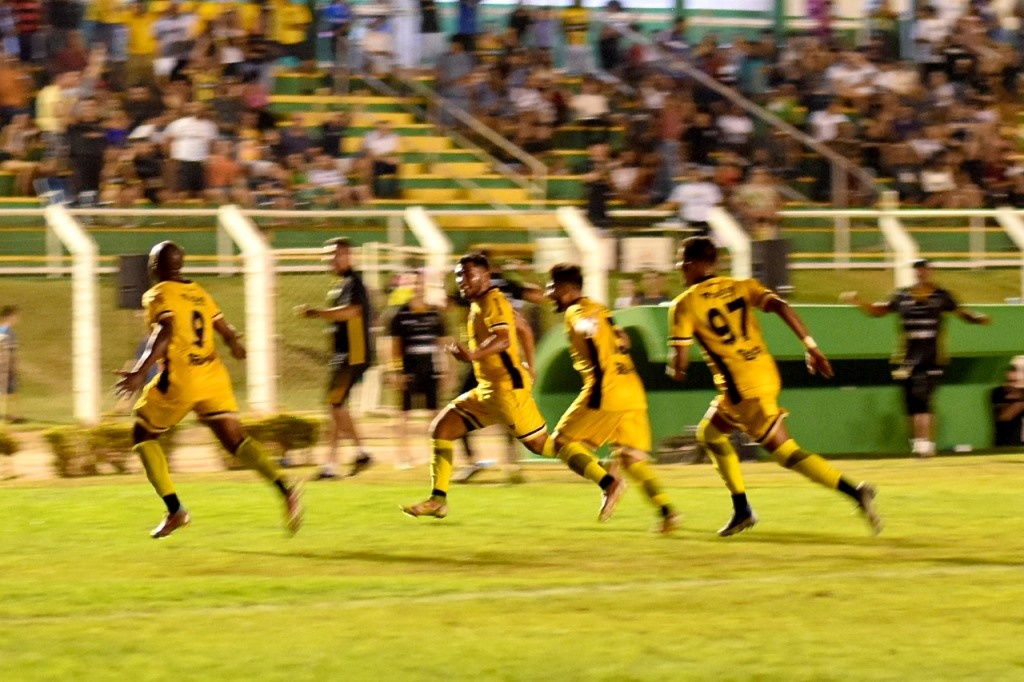 Sport Sinop estreia com vitória e assume a liderança