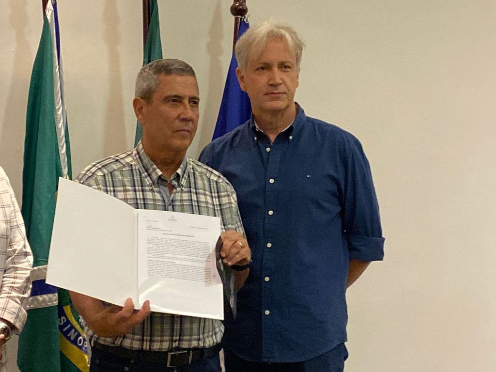 Entidade entrega carta com demandas para general Braga Netto