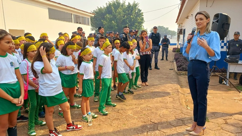 Apresentação de alunos e fortalecimento dos valores da pátria marcam início da Semana Cívica