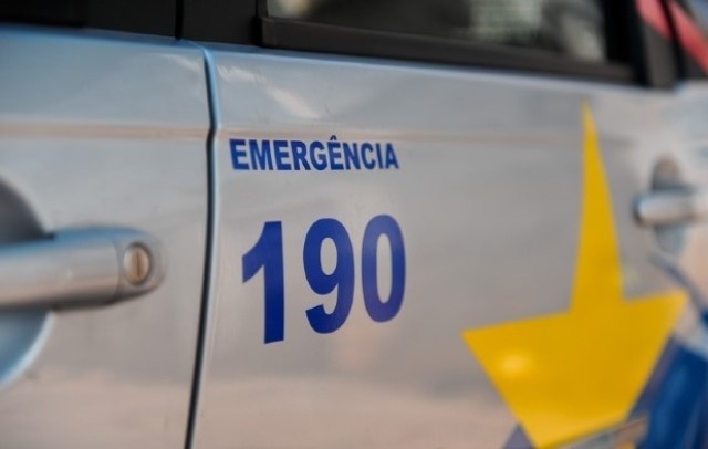 Mulher é estuprada por dois homens e tem carro roubado