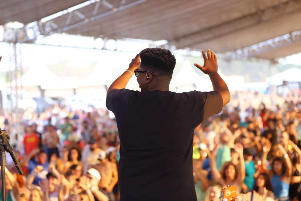 Abertura do Festival de Praia reúne mais de 8 mil pessoas e agrada visitantes