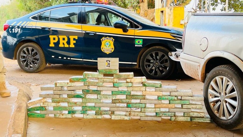 PRF apreende mais de 100 kg de drogas nas rodovias federais do estado