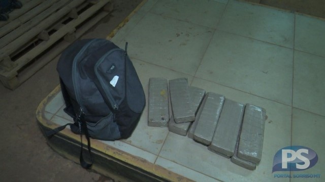 Mulher de 18 anos é detida transportando 15 kg de maconha em bagagem