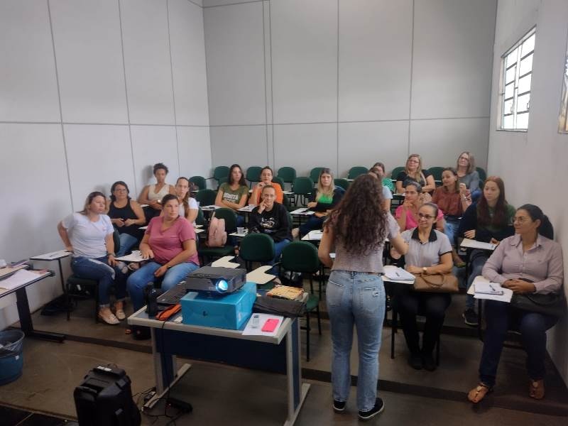 Recepcionistas da Saúde recebem capacitação da Escola de Governo sobre comunicação assertiva