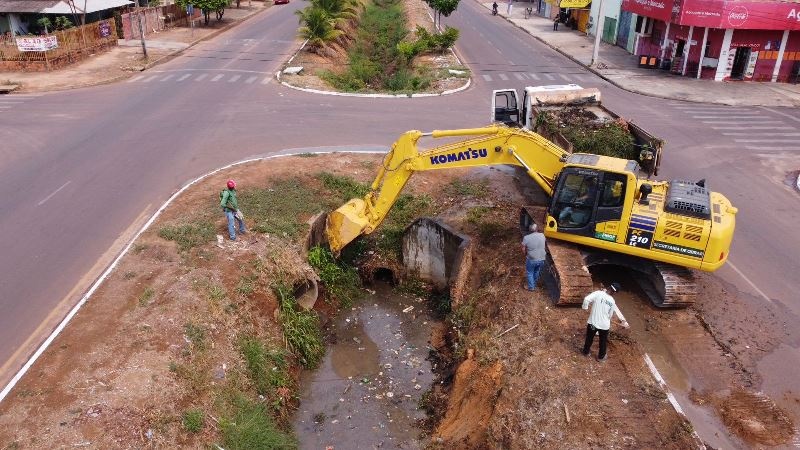 Prefeitura retira mais de 200 caçambas de lixo de valetões e orienta população sobre descarte correto