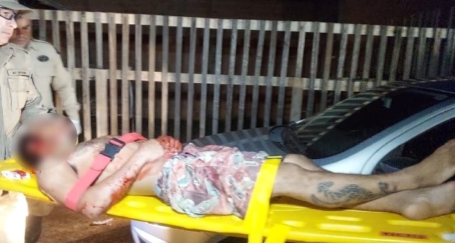 Bombeiros socorrem jovem atingido por golpes de tesoura