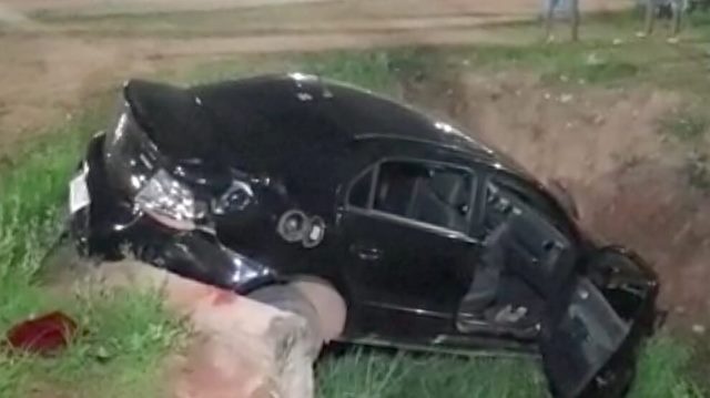 Sinop: Carro cai em vala após ser atingido por outro em avenida