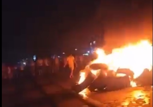 Bolsonaristas colocam fogo em pneus e trancam rodovias. Veja vídeo;