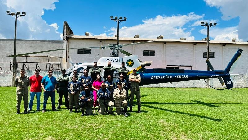 Profissionais de saúde recebem treinamento com Bombeiros para resgate aeromédico