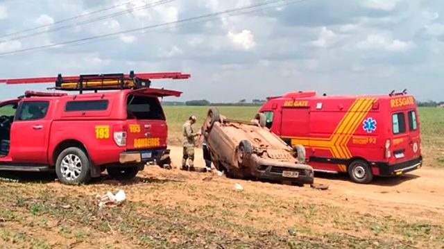 Capotamento de carro deixa homem ferido em estrada rural de Sinop