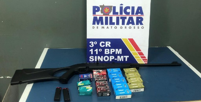 Homem é preso com rifle e munições após denúncia de violência doméstica