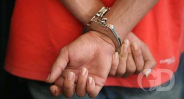 Embriagado, homem acusa esposa de ter caso com o filho