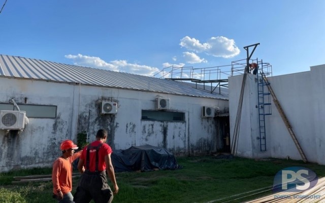 Corpo de Bombeiros combatem princípio de incêndio no Hospital Regional