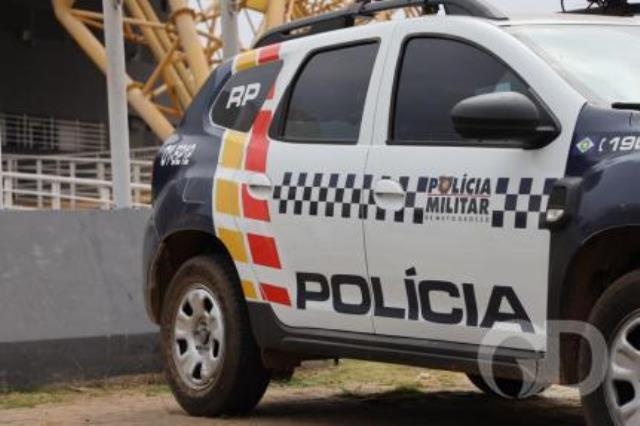 Ciclista é hospitalizado após ser atropelado por carro