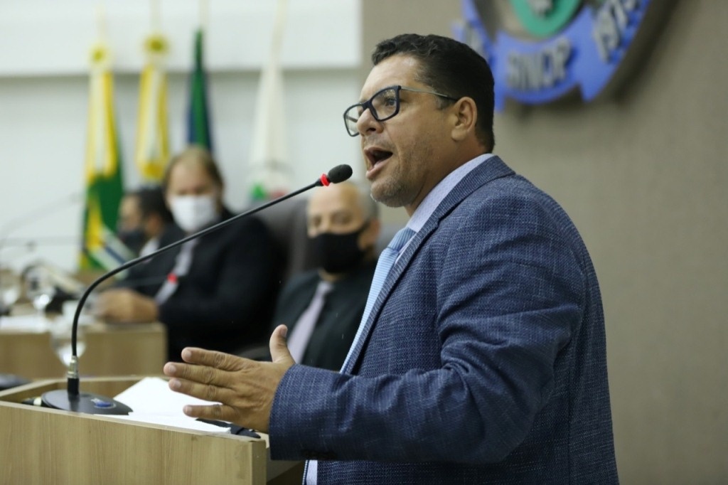 Projeto de lei quer incluir versículos bíblicos na conta de água e luz