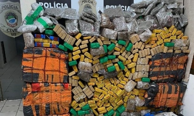 Polícia apreende 690 kg de maconha e skunk